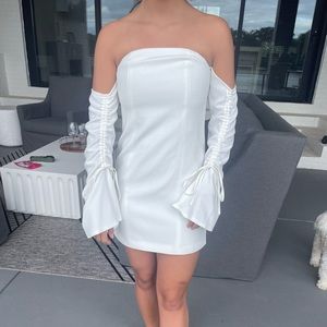 Strapless mini white dress with attached sleeves